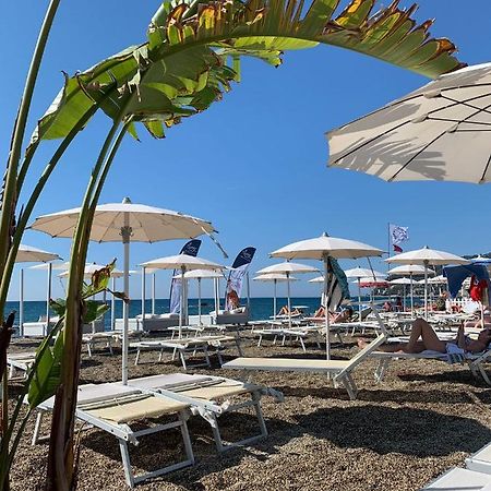 Appartamento Sanbart Mare San Bartolomeo Al Mare Exterior photo